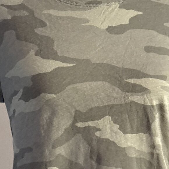 Athleta Green Camo Camouflage T-Shirt Crew Neck Short Cap Sleeve Women's Sz S - Picture 2 of 8
